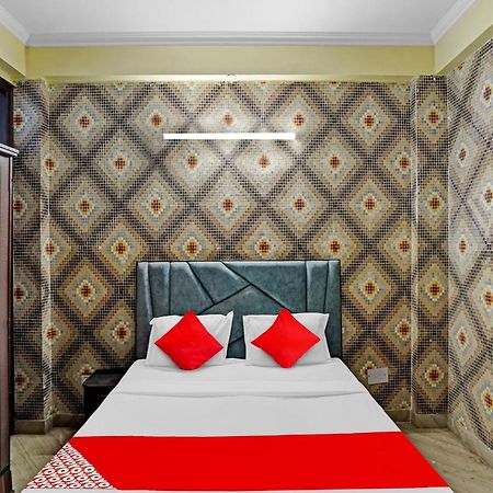 Hotel O Park View Noida Eksteriør billede